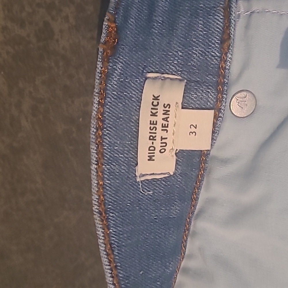 NWOT MADEWELL MID RISE KICK OUT JEANS - Picture 7 of 10
